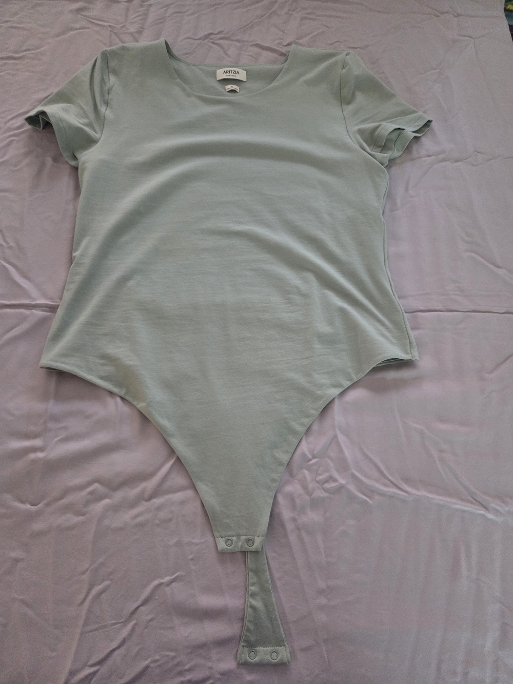 Aritzia contour sage green tee